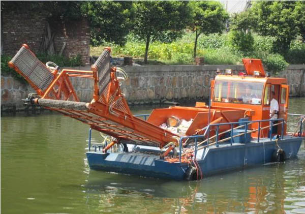 weed cutting dredger